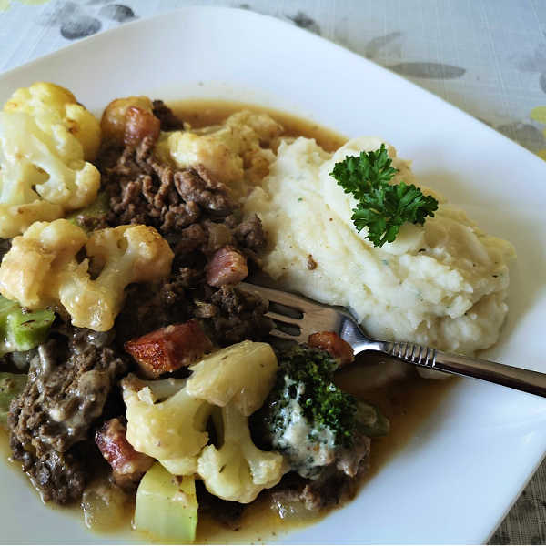 Oma's Ground Beef Casserole with Veggies