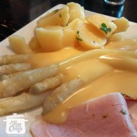 German Asparagus with "Hollandaise" Sauce