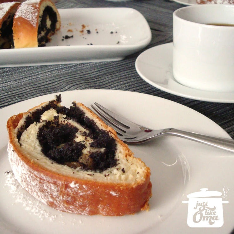 Oma's Poppy Seed Roll ~ Mohnrolle