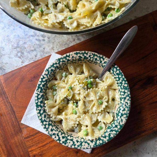 Creamy Pickle Pasta Salad (Dillgurken-Nudelsalat)