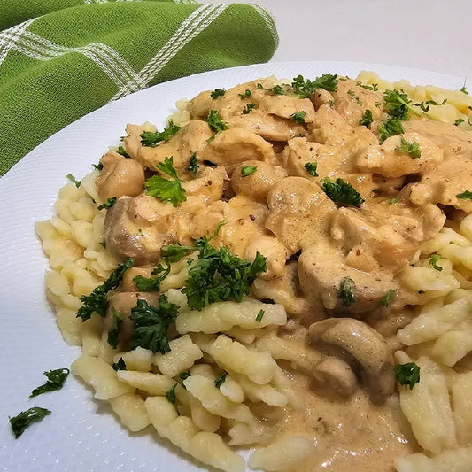 Creamy Chicken Stroganoff (Hühnchen-Stroganoff)