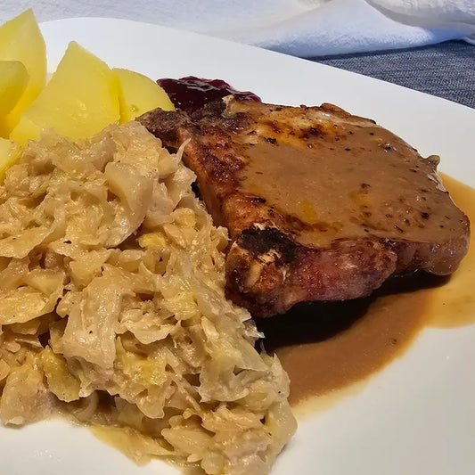 Creamed Savoy Cabbage (Rahmwirsing)